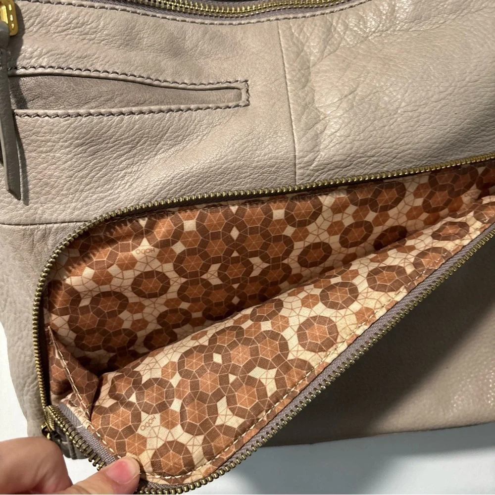 HOBO liberty taupe